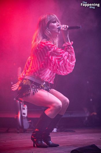 Suki Waterhouse