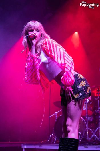 Suki Waterhouse