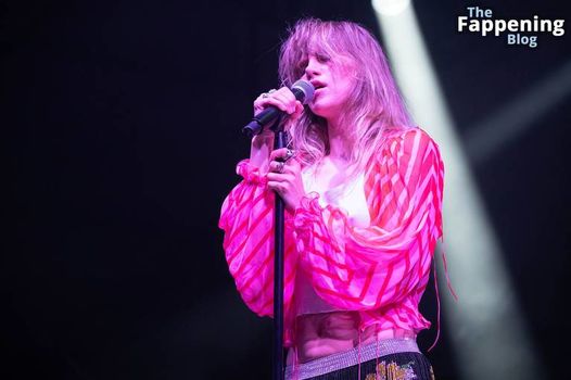 Suki Waterhouse