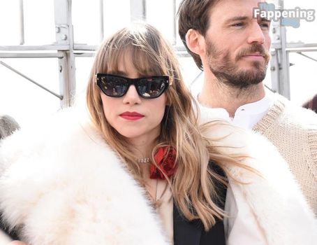 Suki Waterhouse