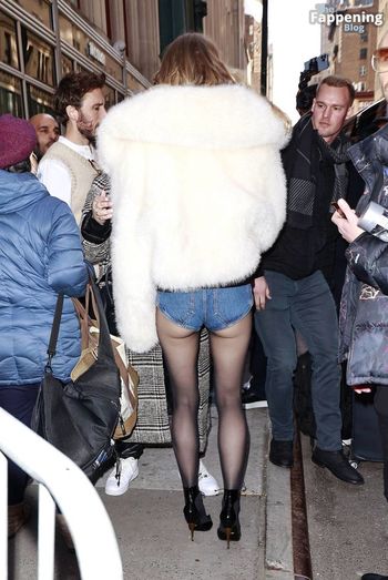 Suki Waterhouse