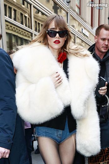 Suki Waterhouse
