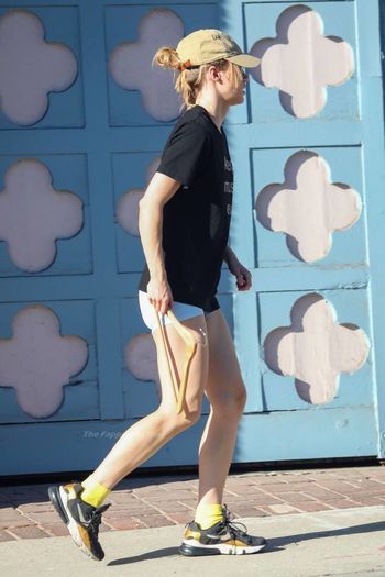 Suki Waterhouse