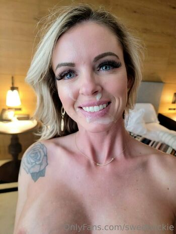 Sweetcheeks_83