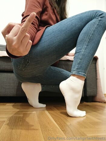 tallgirlwithfeets