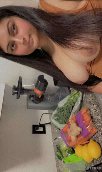 tattedlezbabefree