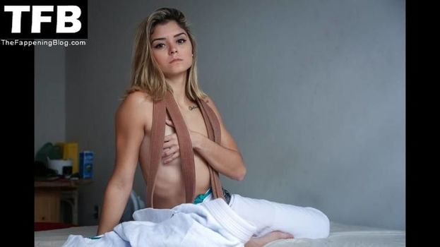 Taynara Conti