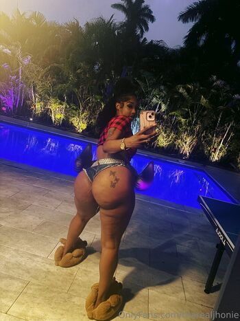 tharealglamxperienc