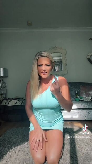 that_blonde_niki