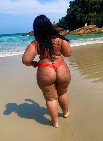 Thays Alves