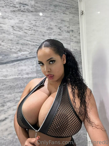 thegirlinred0