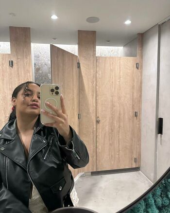 thegirlinred0