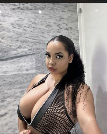 thegirlinred0