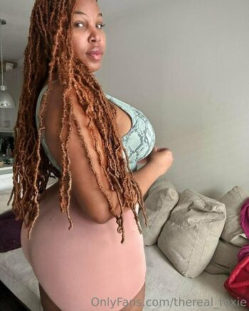 thereal_roxie