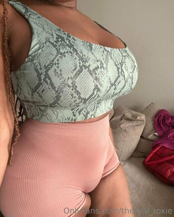 thereal_roxie