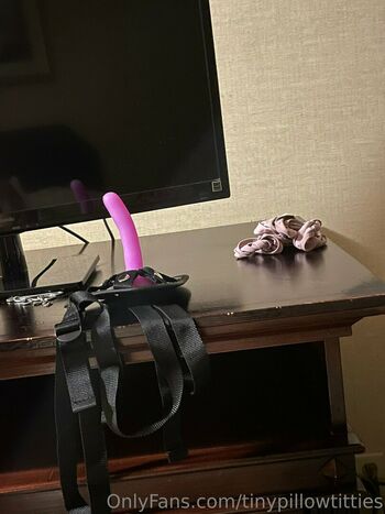 tinypillowtitties