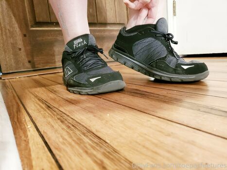 toepazfeetures