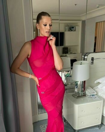 Toni Garrn
