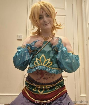transgirlakira