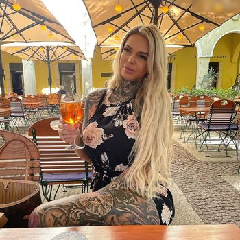 TS-MiaDeluxxe Transgirl