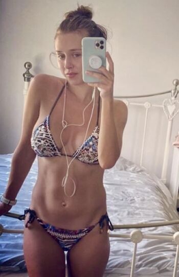 Una Healy
