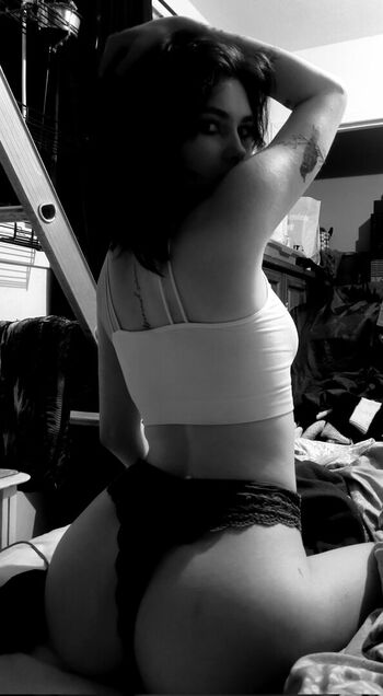 unh0lyvixen_18