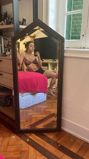 Valen Bandeira