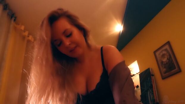 Valeriya ASMR