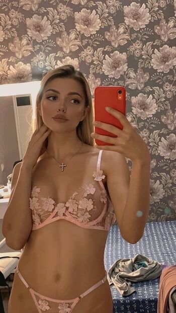 Vellari_feet