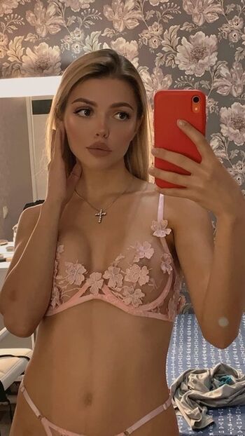 Vellari_feet