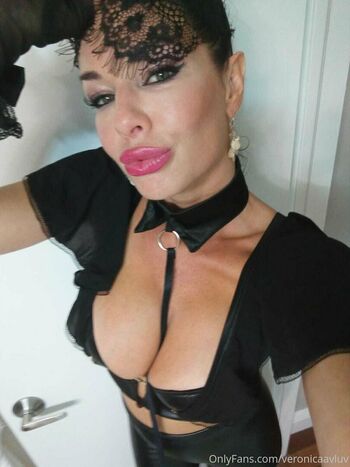 veronicaavluv
