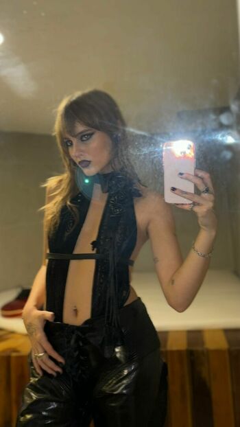 Victoria De Angelis