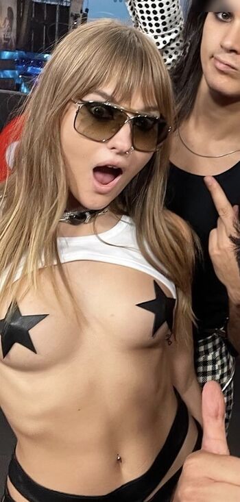 Victoria De Angelis