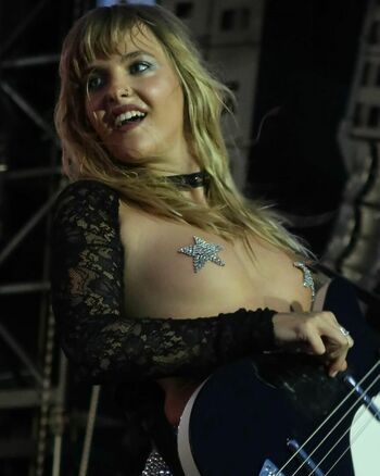 Victoria De Angelis