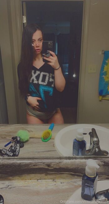 victorialunaarose