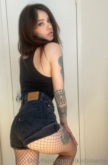vikkiblowsie
