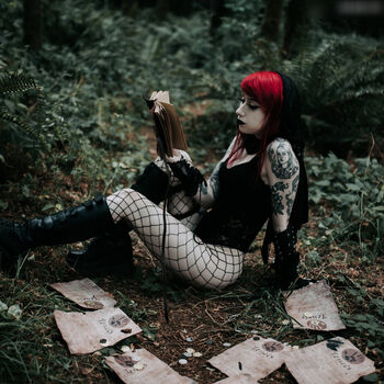 WatchGirlsPlay