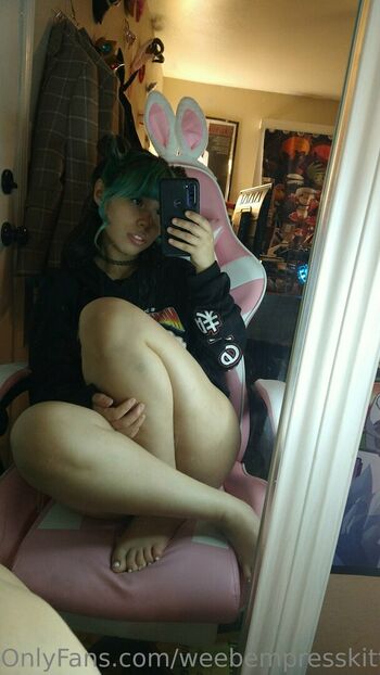 weebempresskittenlee