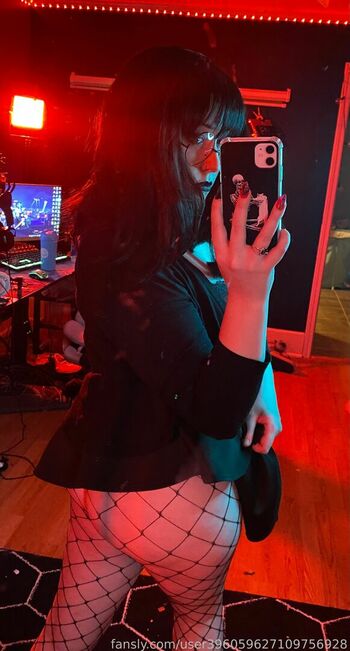 WhisperingPizza ASMR