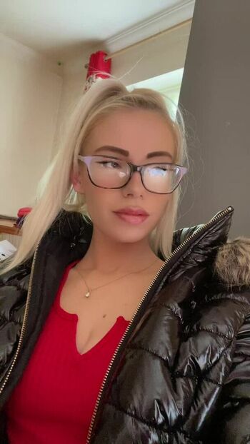 Whosthagirl