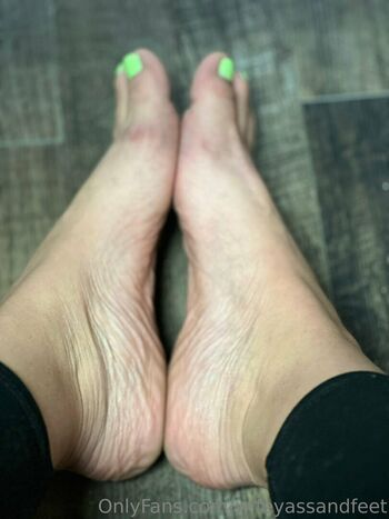 wifeyassandfeet