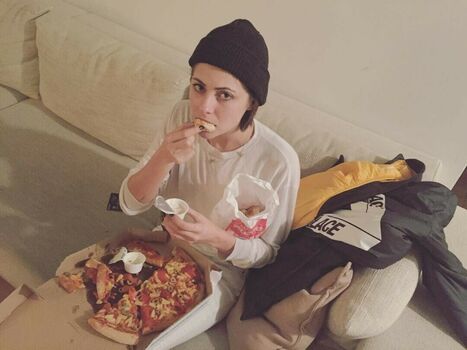 Willa Holland
