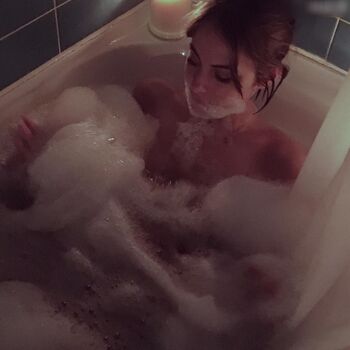 Willa Holland