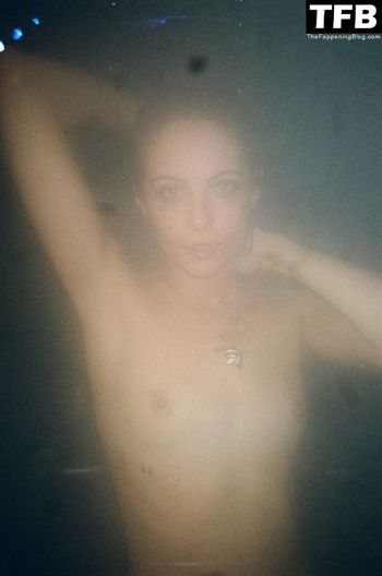 Willa Holland