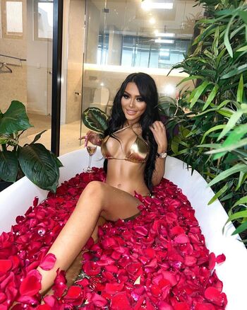 yasmine_eve