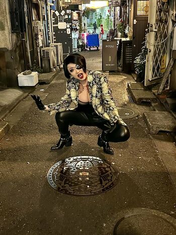 Yaya Han