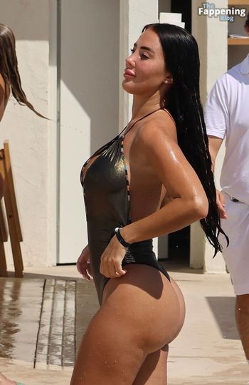 Yazmin Oukhellou