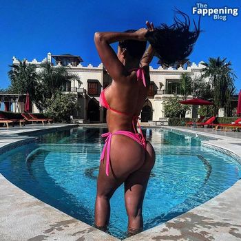 Yazmin Oukhellou