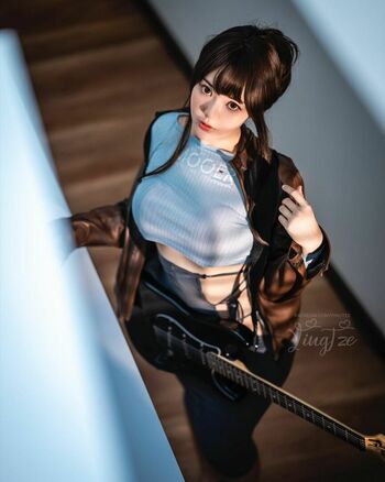 Ying Tze