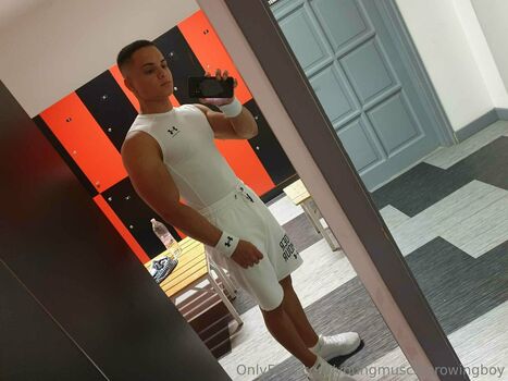 youngmusclegrowingboy